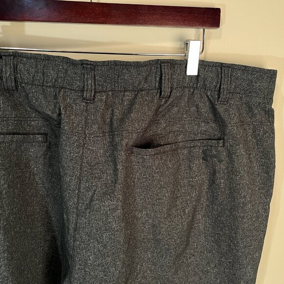 Under Armour Men's dark gray marled flat front Golf Shorts 44 9" inseam EUC - Picture 4 of 5